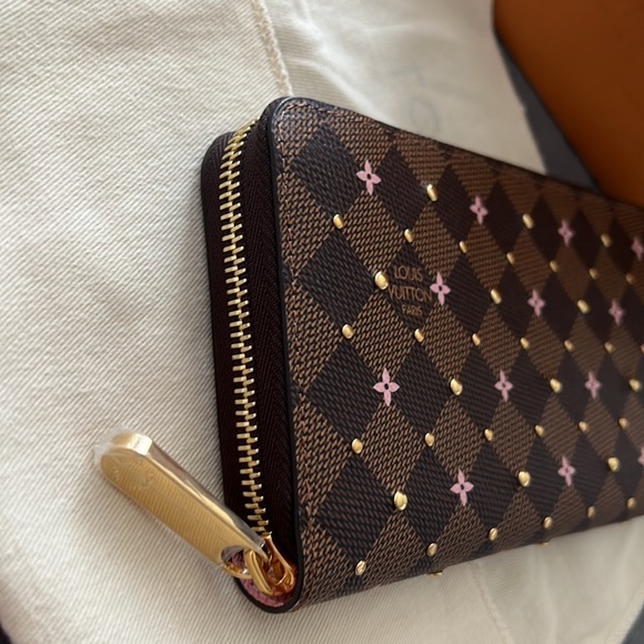 🌸🔅TRADED🔅🌸Louis Vuitton Damier Ebene Studs Zippy Wallet - Picture 6 of 11